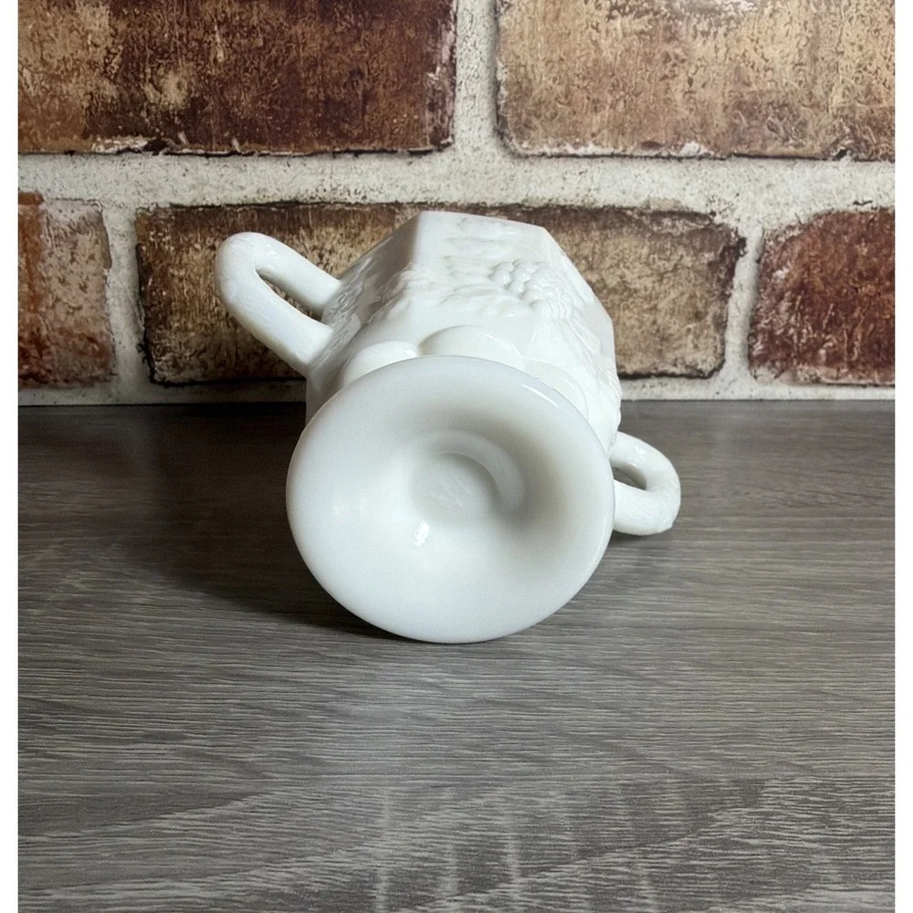 Vtg Westmoreland Milk Glass Paneled Grape Sugar‎ Bowl